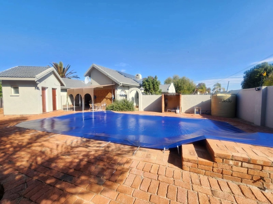 4 Bedroom Property for Sale in Hillcrest Northern Cape